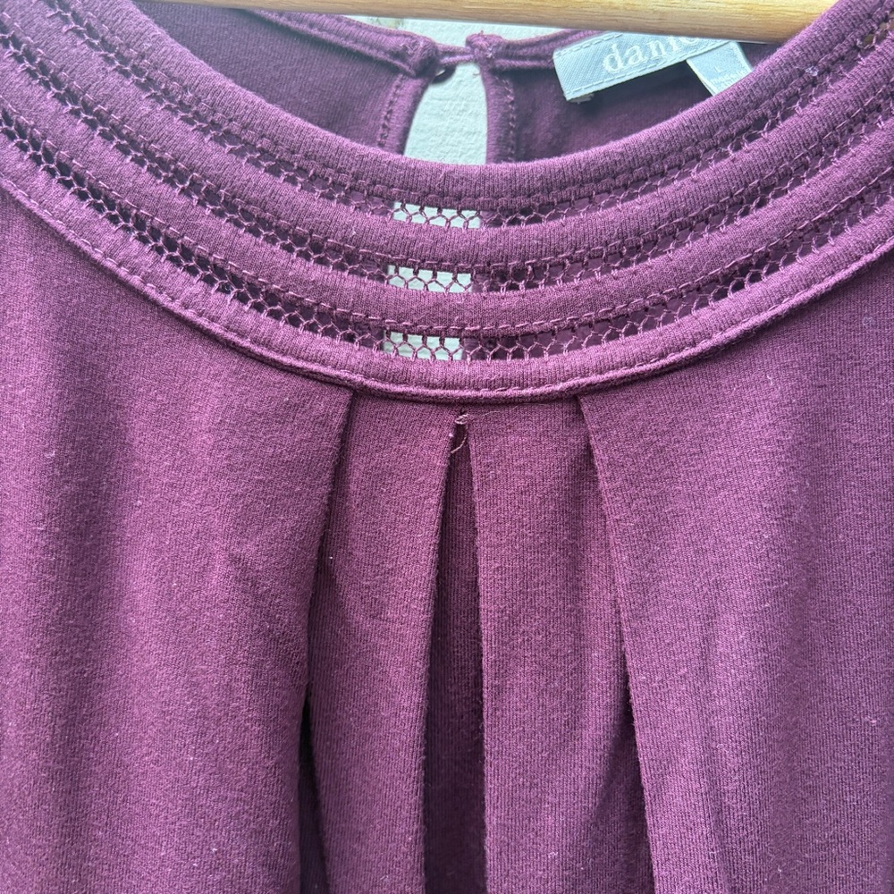Daniel Rainn Cap-Sleeve Pleated Neck Top in Burgundy - Picture 2 of 5